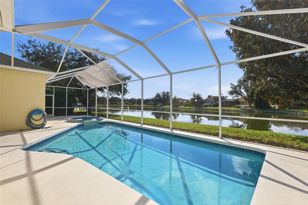 Image 35 of property listing at 518 COUNTRY LANE, Bradenton, FL 34212