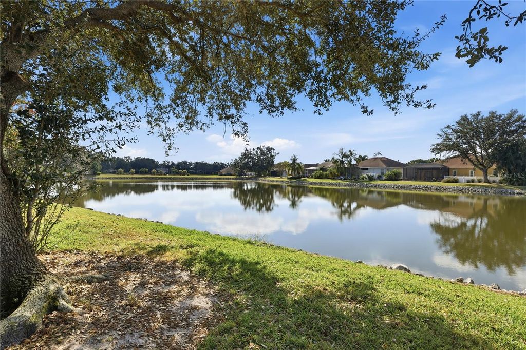 Image 38 of property listing at 518 COUNTRY LANE, Bradenton, FL 34212