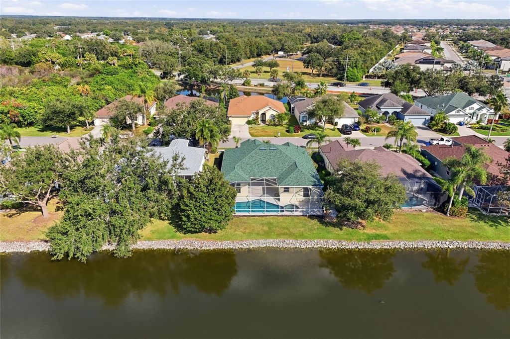 Image 40 of property listing at 518 COUNTRY LANE, Bradenton, FL 34212