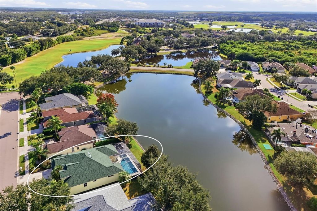 Image 7 of property listing at 518 COUNTRY LANE, Bradenton, FL 34212