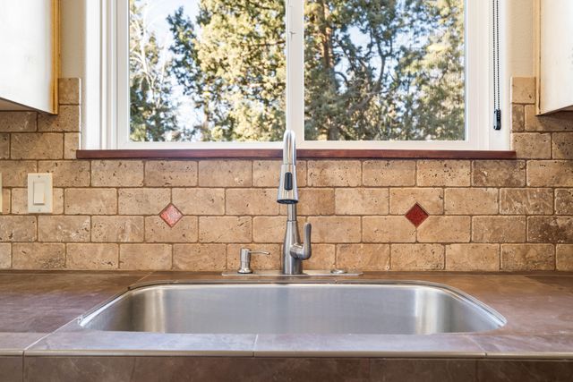 789 SE Airpark Drive, Bend, OR 97702