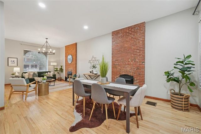 4456 Laclede Avenue, St Louis, MO 63108