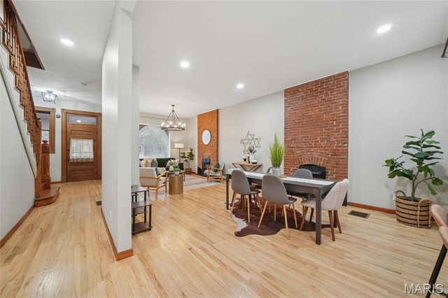 4456 Laclede Avenue, St Louis, MO 63108