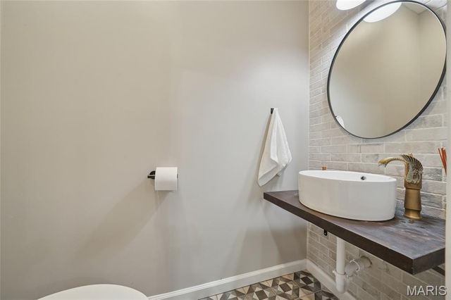 4456 Laclede Avenue, St Louis, MO 63108