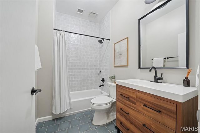 4456 Laclede Avenue, St Louis, MO 63108