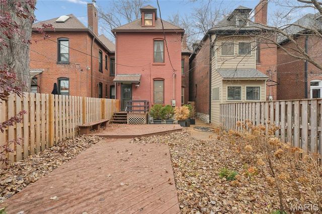 4456 Laclede Avenue, St Louis, MO 63108