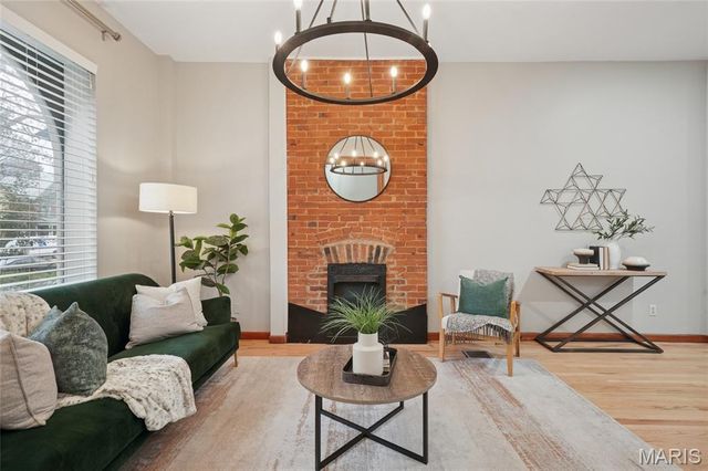 4456 Laclede Avenue, St Louis, MO 63108