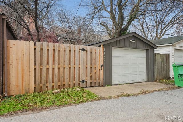 4456 Laclede Avenue, St Louis, MO 63108