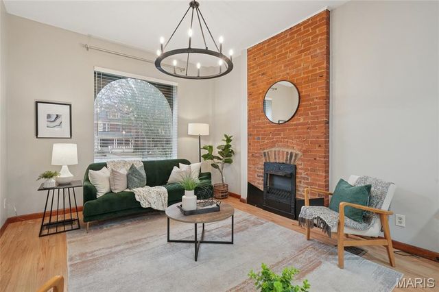 4456 Laclede Avenue, St Louis, MO 63108