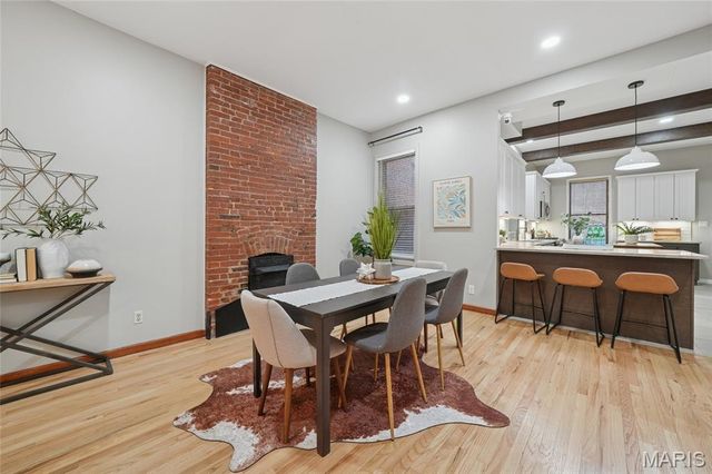 4456 Laclede Avenue, St Louis, MO 63108