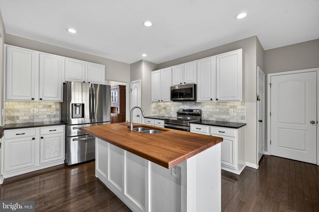 113 COLONIAL DR, Cross Junction, VA 22625