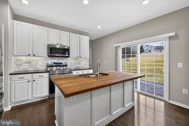 113 COLONIAL DR, Cross Junction, VA 22625