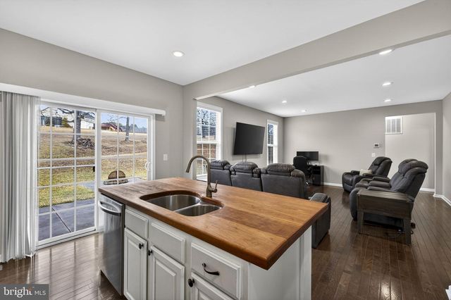 113 COLONIAL DR, Cross Junction, VA 22625