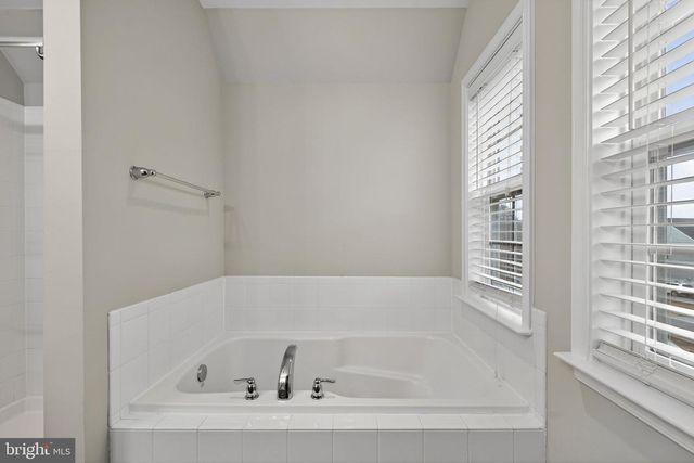 113 COLONIAL DR, Cross Junction, VA 22625