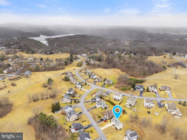 113 COLONIAL DR, Cross Junction, VA 22625