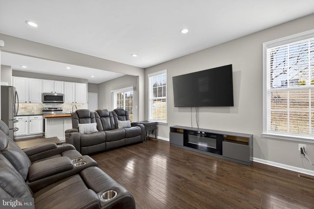 113 COLONIAL DR, Cross Junction, VA 22625