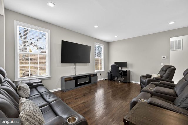 113 COLONIAL DR, Cross Junction, VA 22625