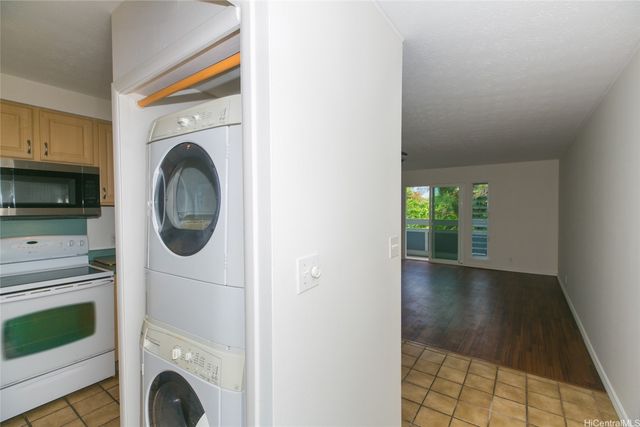 355 Aoloa Street E204, Kailua, HI 96734