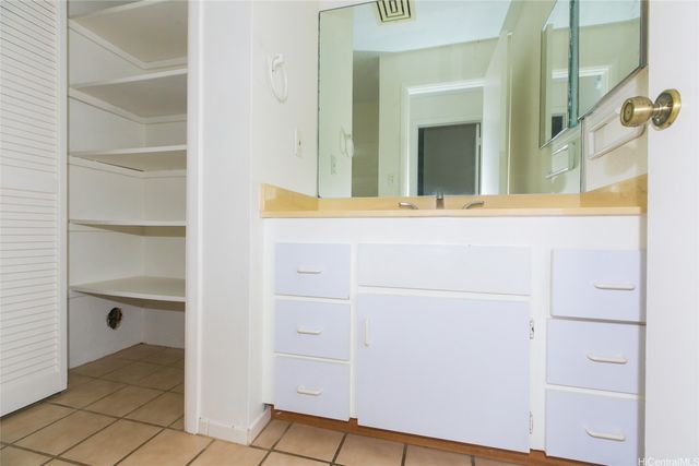 355 Aoloa Street E204, Kailua, HI 96734