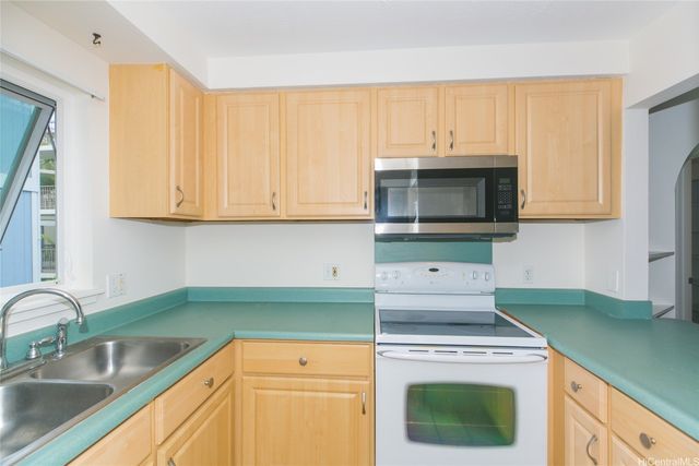 355 Aoloa Street E204, Kailua, HI 96734