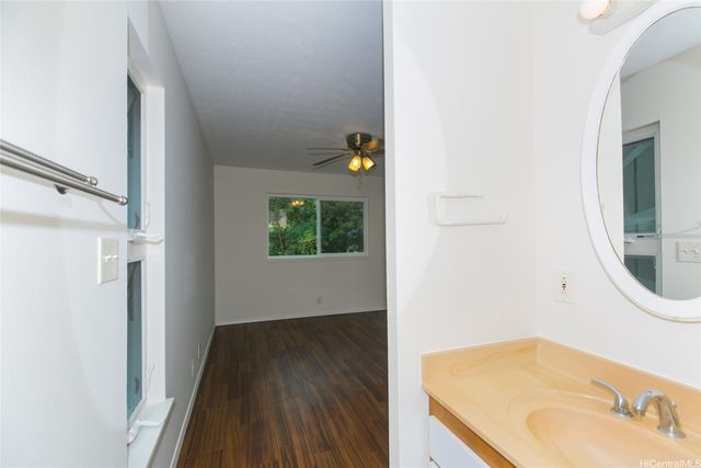 355 Aoloa Street E204, Kailua, HI 96734
