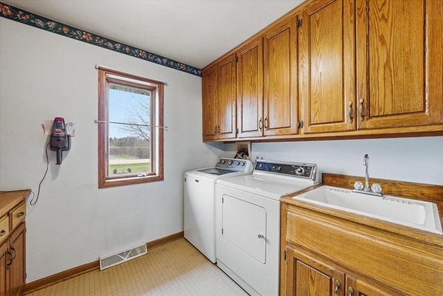 333 Lake Shore ROAD, Grafton, WI 53024