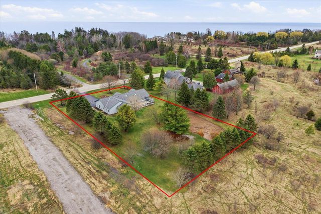 333 Lake Shore ROAD, Grafton, WI 53024