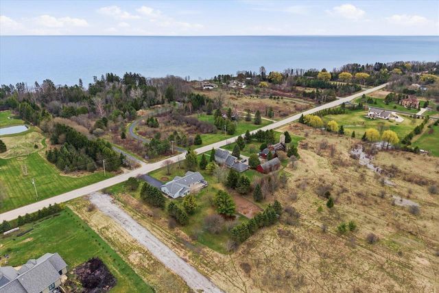 333 Lake Shore ROAD, Grafton, WI 53024