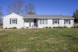 305 Hillview Dr, Dickson, TN 37055