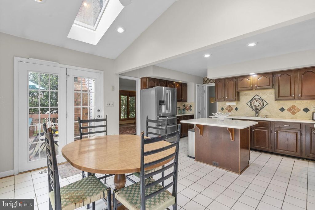 Image 14 of property listing at 14307 CARTWRIGHT WAY, North Potomac, MD 20878