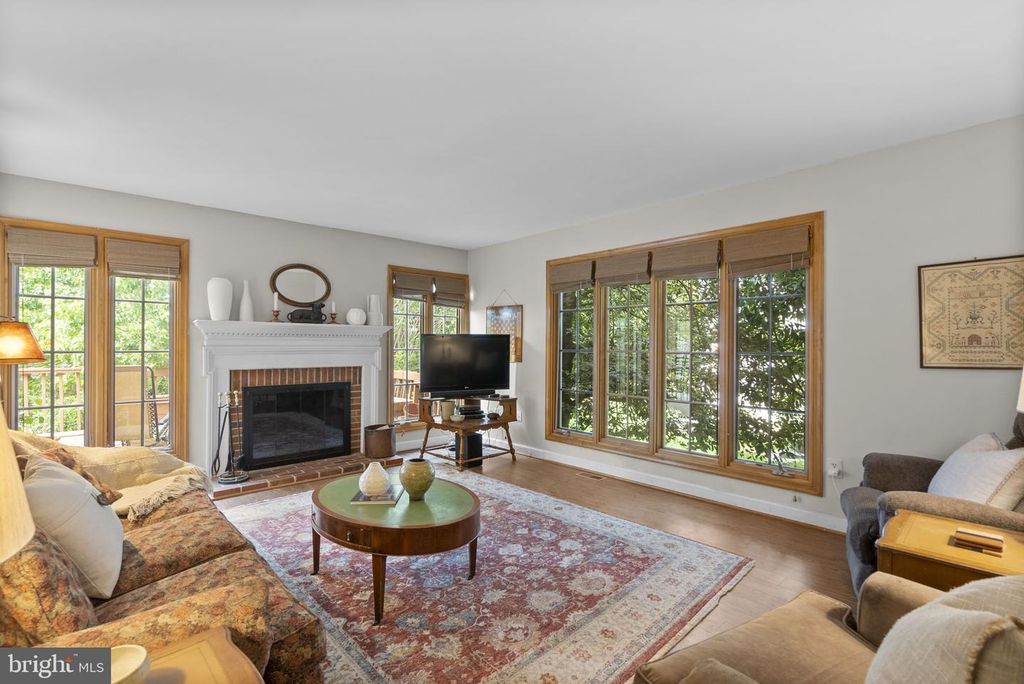 Image 15 of property listing at 14307 CARTWRIGHT WAY, North Potomac, MD 20878