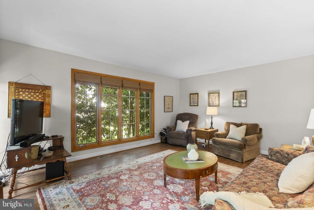 Image 16 of property listing at 14307 CARTWRIGHT WAY, North Potomac, MD 20878