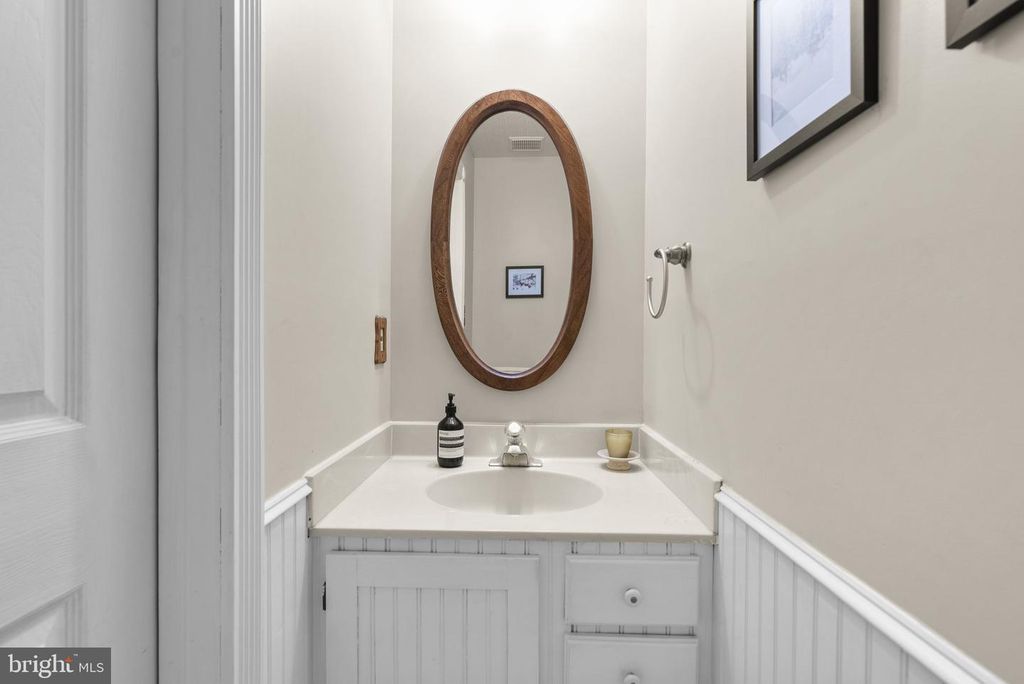 Image 18 of property listing at 14307 CARTWRIGHT WAY, North Potomac, MD 20878