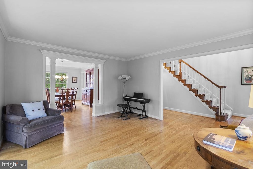 Image 5 of property listing at 14307 CARTWRIGHT WAY, North Potomac, MD 20878