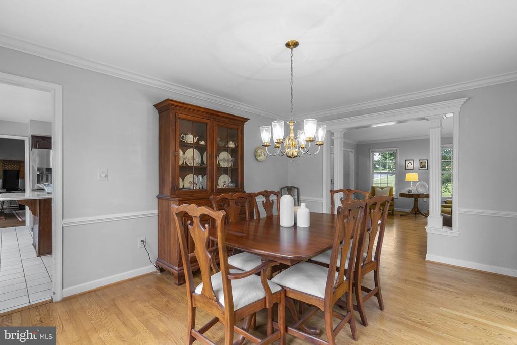 Image 7 of property listing at 14307 CARTWRIGHT WAY, North Potomac, MD 20878