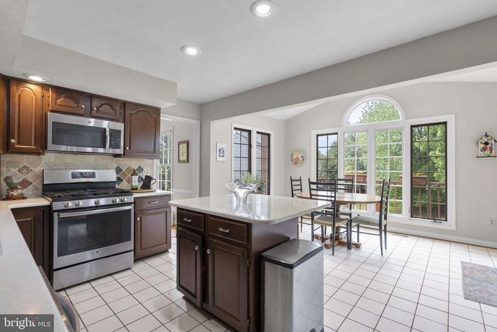 Image 9 of property listing at 14307 CARTWRIGHT WAY, North Potomac, MD 20878