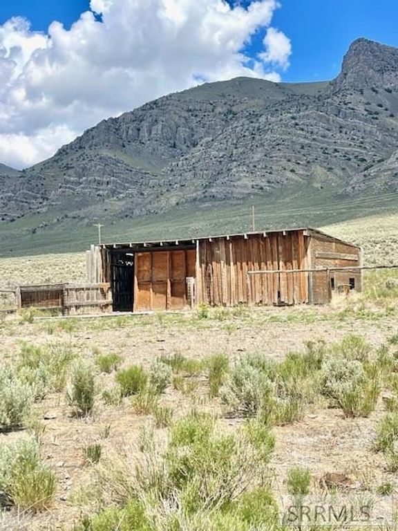 Image 20 of property listing at 2628 Highway 93, Arco, ID 83213