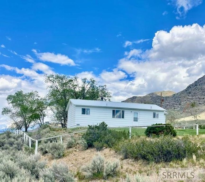 Image 6 of property listing at 2628 Highway 93, Arco, ID 83213