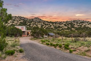 35 Grateful Way, Madrid, NM 87010