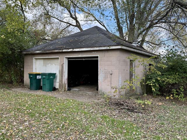 8878 Orchard Valley ROAD, West Bend, WI 53090