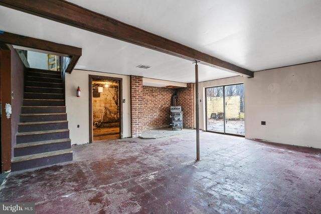 7732 JONESTOWN RD, Harrisburg, PA 17112