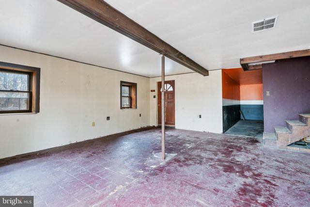 7732 JONESTOWN RD, Harrisburg, PA 17112