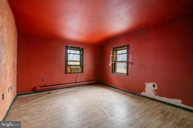 7732 JONESTOWN RD, Harrisburg, PA 17112