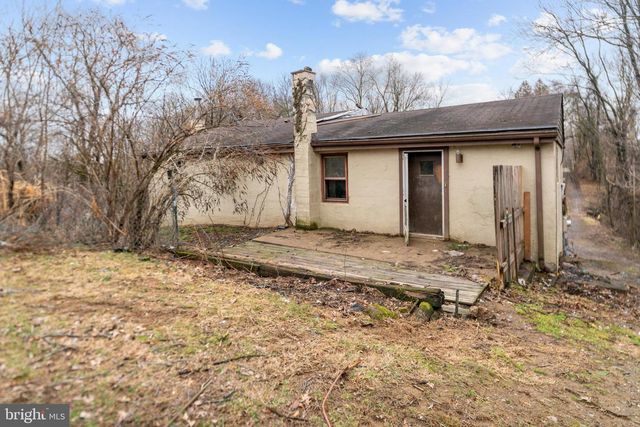 7732 JONESTOWN RD, Harrisburg, PA 17112