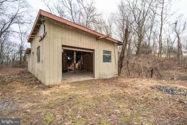 7732 JONESTOWN RD, Harrisburg, PA 17112