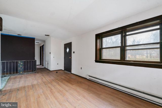 7732 JONESTOWN RD, Harrisburg, PA 17112