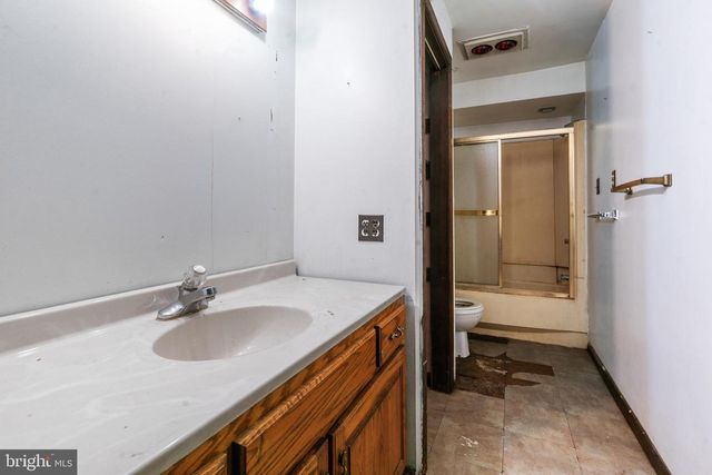 7732 JONESTOWN RD, Harrisburg, PA 17112