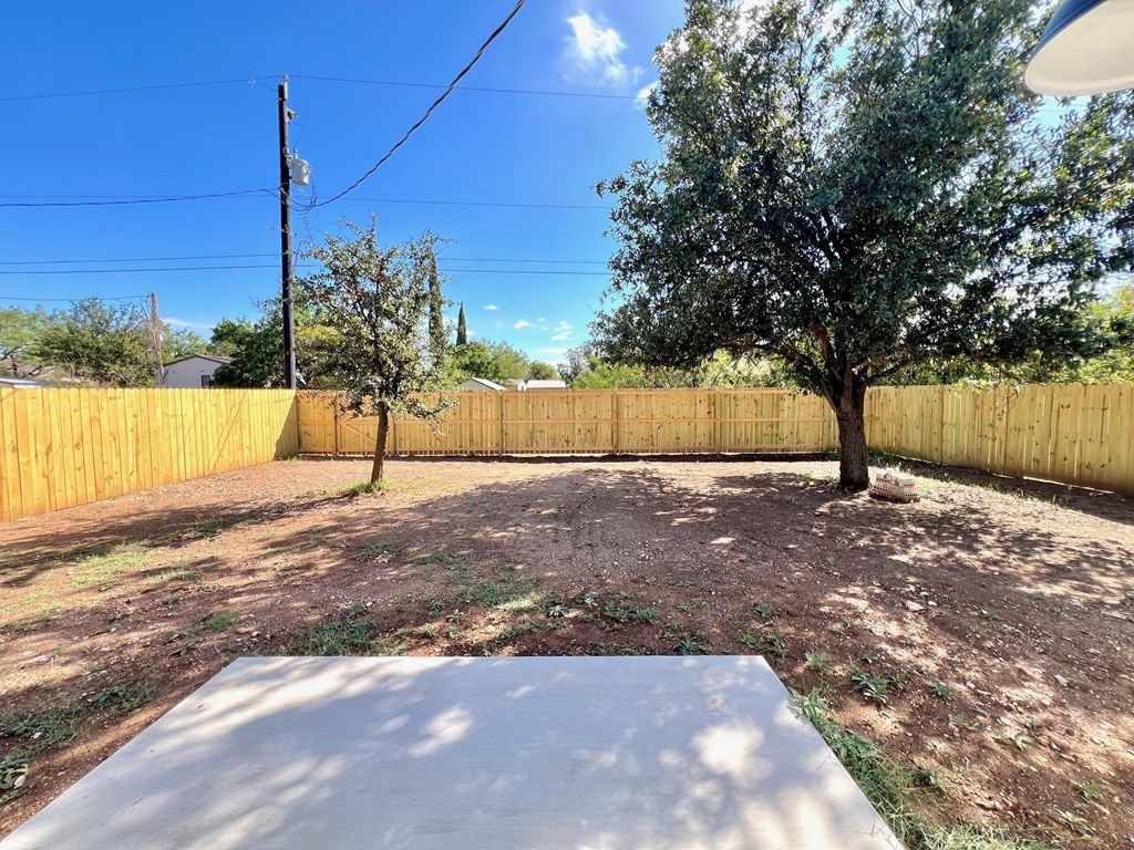 Image 14 of property listing at 309 E 25th St, San Angelo, TX 76903
