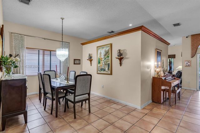 9224 Grand Canal Dr, Miami, FL 33174