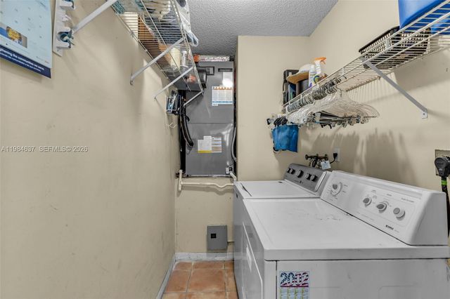 9224 Grand Canal Dr, Miami, FL 33174